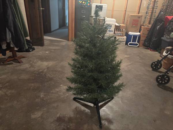 3’ artificial Christmas tree with skirt 1