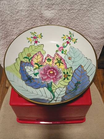 20th Century Chinese Exported Hand Painted Tobacco Leaf Pattern Porcelain Brass 1