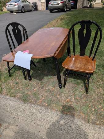 Kitchen Nook coffee table and chairs 1