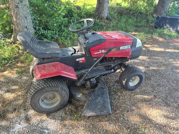 HUSKEE riding mower 1