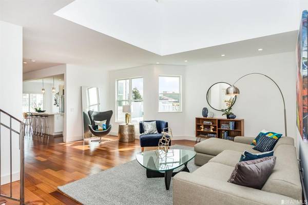 $2,300 / 3br - 2032ft2 - two-level penthouse with great natural light and urban views (San Francisco, CA)63938629295875122