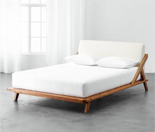 Queen bed / bedroom set 1