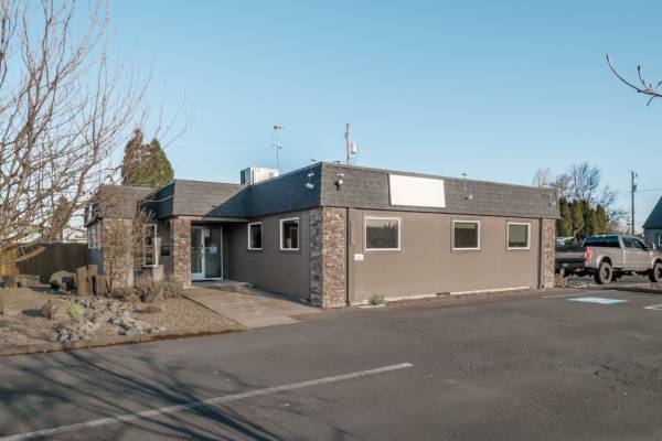$825,000 / 2768ft2 - ***OUTSTANDING INCOME-7.95% cap rate*** (Albany)63624697822595121