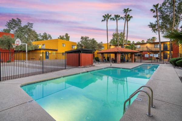 $969 / 2br - 750ft² - 💸🚨 Explosive deal! Live for FREE until September (Columbus Terrace 4255 E 29th Street, Tucson, AZ)63173435058561121