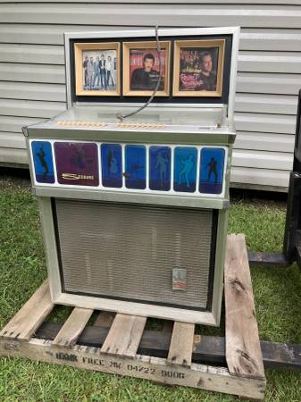 Seeburg S100 Jukebox 1