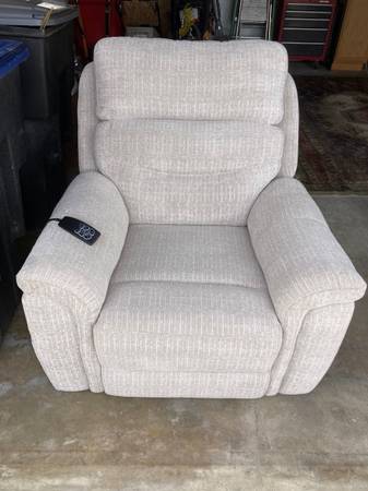 Like new power lift chair/recliner 1