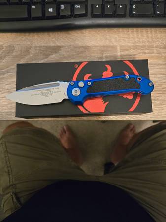 Microtech blue ludt automatic knife 1