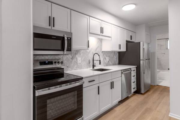 $1,385 / 1br - 525ft2 - || 1 MONTH FREE || Downtown Louisville 10 Min to Boulder Pearl Street (** Downtown Louisville Broomfield **)63920601788802121