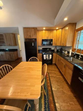 $3,200 / 3br - PET FRIENDLY – 3 Bed / 2 Bath Duplex (TOA) (Incline Village)63992634608771124