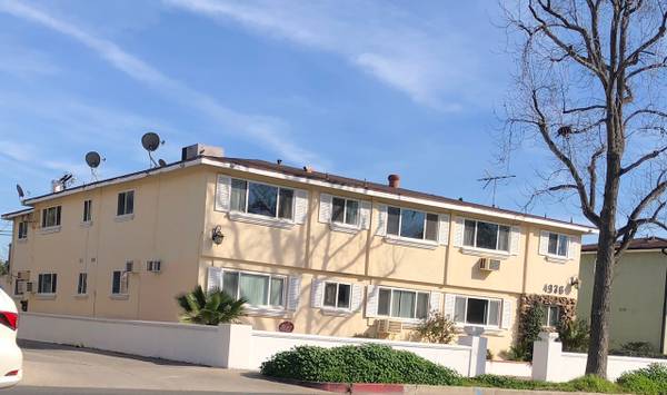 Across from PARK , 1 block from MALL, Trader Joe's and shops 1