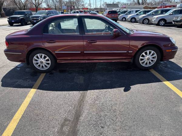 2002 Hyundai Sonata GLS - LOW MILES - $9,490 (Urbana, IL)63625059237505124