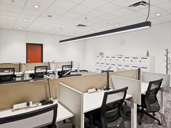 Dedicated Desks for Creatives: Fresh Space, Fresh Ideas 1