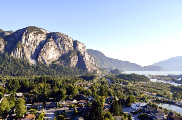 Discounted Master Bedroom with Ensuite – Squamish | July & August Only 1