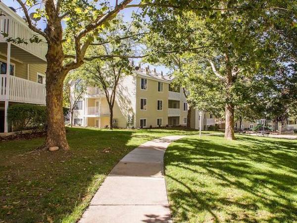 $1,479 / 2br - 822ft2 - Resident Referral Program, Dishwasher, Professional Management Team63670973278979120