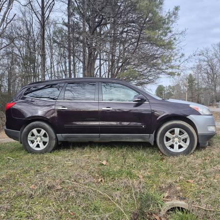 2010 Chevrolet traverse LT 1