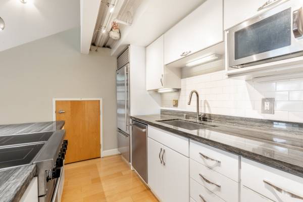 $5,300 / 2br - 1250ft2 - The Harbor Lofts | Two-Level 2 BD Loft W 15' Ceilings| Ava Mid October (SOMA / south beach)63834322410881124