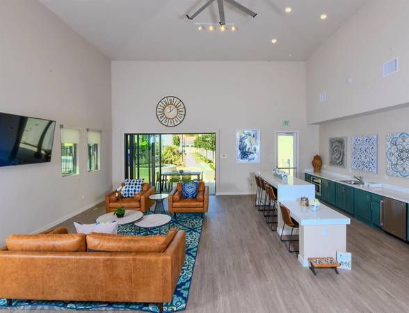 $2,595 / 1br - Amplio armario empotrado | Pista deportiva - Piscina y spa con estilo de resort (Vista)63865814812545124