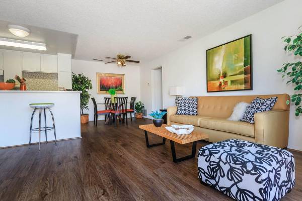 $2,700 / 2br - 997ft2 - 2BD 2BA, High Speed Internet, Two Therapeutic Spas (Santa Clarita-Newhall)63774528216961124