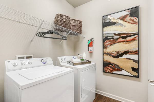 $1,395 / 2br - 1148ft2 - Beautiful 2 Bedroom! Gated Community! Come See Us! (Covington)63792145746179121