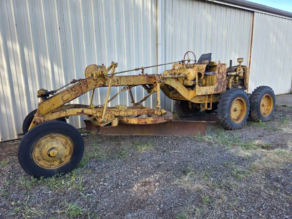 Caterpillar grader 1