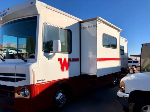 2016 Winnebago brave 27B 29‘4“ 30,000 miles excellent in and out 1