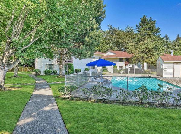 $1,545 / 2br - ESPECIAL - $500 DE DESCUENTO - Juego de WD Incluido, Bañeras de Hidromasaje - Patio/Balcón (Powell Butte)63841709055489123