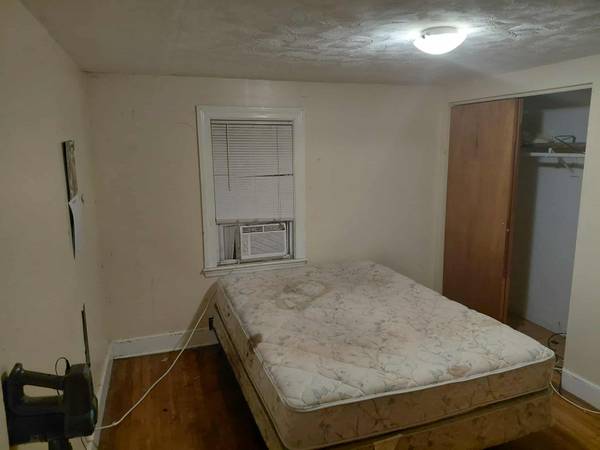 $900 / 2br - Casa compartida con 1 soltero al lado de un campo enorme! (holbrook)63699450206467121