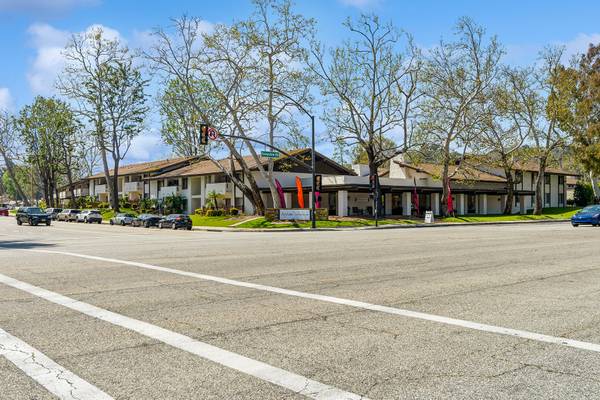 $2,945 / 2br - 1050ft2 - Pantry, Private Balconies and Patios, 24/7 Business Center (645 Hampshire Rd, Westlake Village, CA)63800428084099122