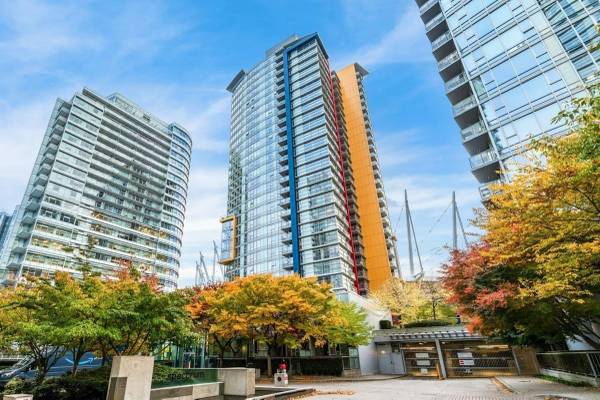 1 bed / 1 den / 1 bath - 111 W Georgia St, Vancouver, BC 1
