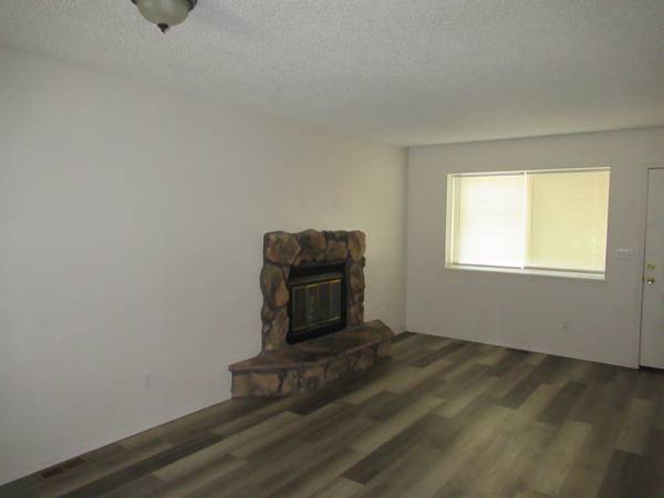 $1,225 / 2 habitaciones - 1100 pies cuadrados - 2009 Lelaray Street Unidad A (Colorado Springs)63687067128193122