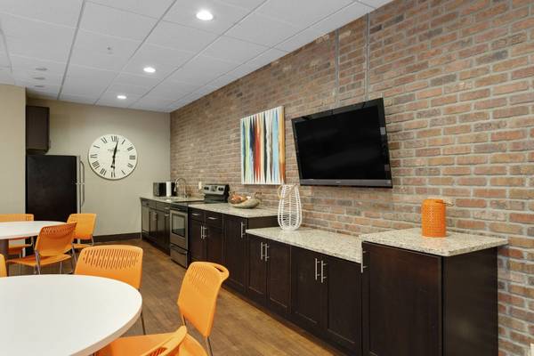 $1,400 / 1br - 700ft2 - Beautifully Landscaped Grounds, Two Elevators, 1B/1B (4141 Parklawn Ave, Edina, MN)63797882090627122