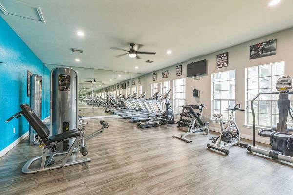 $1,150 / 1br - 667ft2 - Professional On-Site Management, Clubhouse, Resident Referral Program (12750 Briar Forest Dr, Houston, TX)63906678081410123