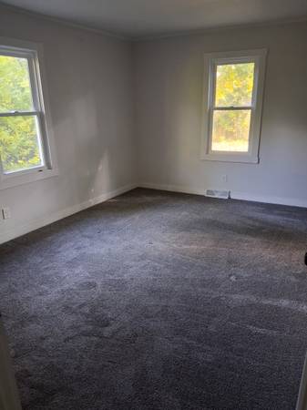 $750 / 4br - 185ft2 - single room for rent - landlord onsite (Goshen)63935709963267120