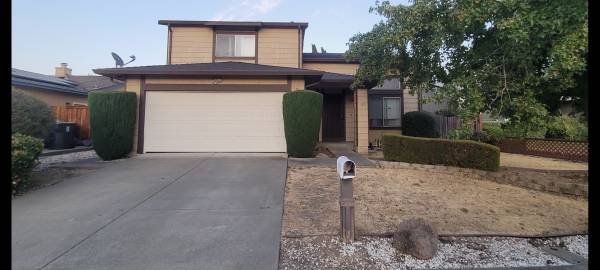 Beautiful 4-Bedroom House for Rent – Spacious and Move-In Ready 1