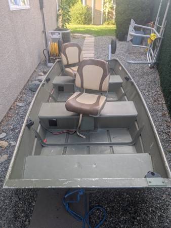 Lowe 10' Jon boat 1