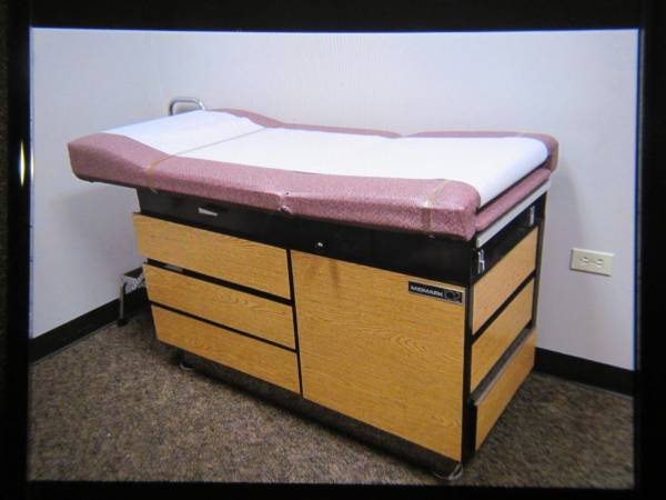 Midmark Exam table #102 1
