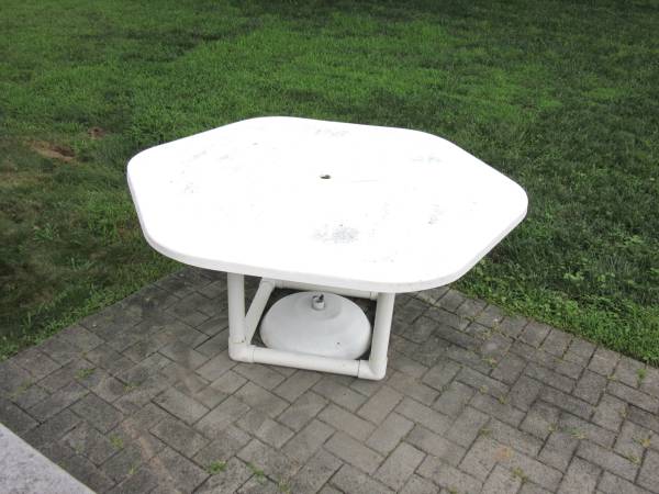 Outdoor Fiberglass Table - Octagon shape, 5' w/umbrella and stand 1