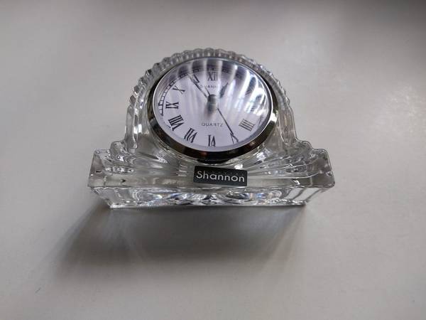 Shannon Serenade Crystal Mantle Clock For Sale - $5 (los angeles)63471471578241122