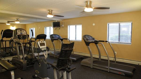 $1,454 / 2br - 995ft2 - Renovated Unit, Two Elevators, Pantry (170 Ruth Street North, Saint Paul, MN)64003957812227123