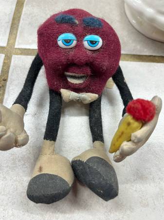 ($5)1980s Hardee’s, small California raisin plush toy with microphone 1