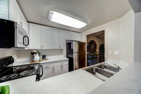 $2,588 / 2br - 900ft2 - FIND YOU NEW TWO BEDROOM HOME WITH SYCAMORE GREENS (SHADOWRIDGE IN VISTA)63878583695619120