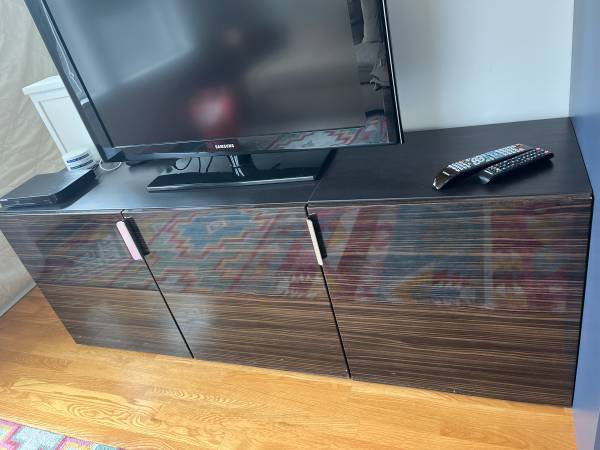 Samsung TV includes cabinet 1