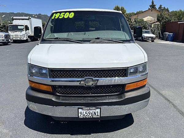 2014 Chevrolet Express LT 3500 - Photo 9