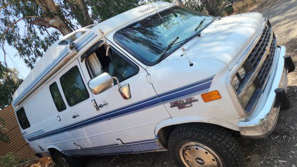 Furgoneta camper Chevrolet 1995 con título limpio y verificación de emisiones pasada, funciona excelente, ¡barata! - $1.950 (Sacramento)63619287031043122
