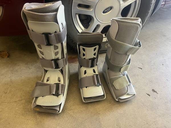 Medical Foot/Ankle AIRCAST Boots - (1) Large (S)  (1) Small - CLEAN 1