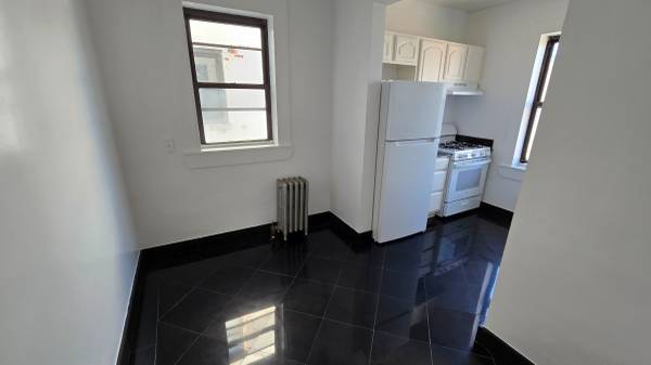 $2,000 / 1br - 770ft2 - large 1br apt in floral park (floral park)63862610026753122