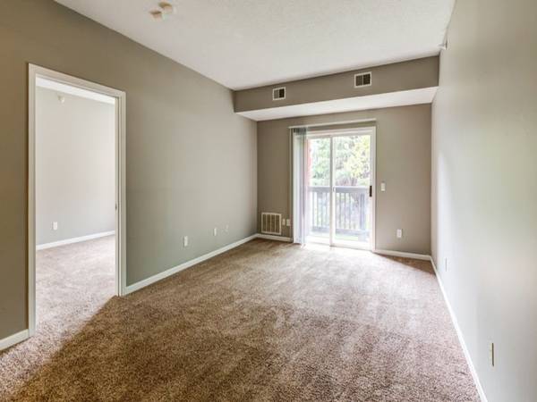 $1,155 / 600ft2 - Cable/Satellite, Walking Paths, Covered Parking (14030 Chestnut Dr, Eden Prairie, MN)64003958959873124