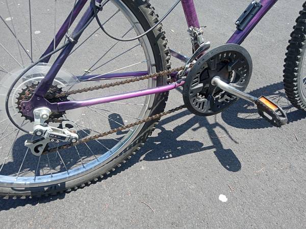 26" Huffy - Strobe, bicicleta A.T.B. indestructible de 15 velocidades - $75 (Richmond/¿Entrega en Richmond BART?)63471255705091121