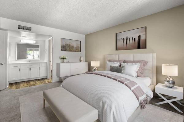 $1,299 / 2br - 980ft2 - City Outside, Tranquility Inside. - $500 Move In Special, Call Today! (In Phoenix conveniently located just off SR 143)64024995794561121