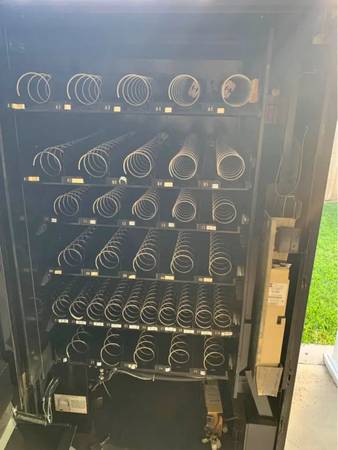 Vending machine - $1,050 (Jackson)63470659669251121